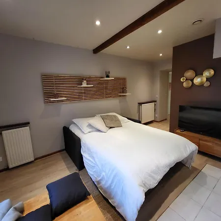 Les Glycines, T2 Near Downtown Puvatya