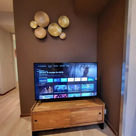 Les Glycines, T2 Near Downtown Daire