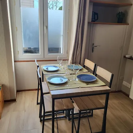 Les Glycines, T2 Near Downtown Daire